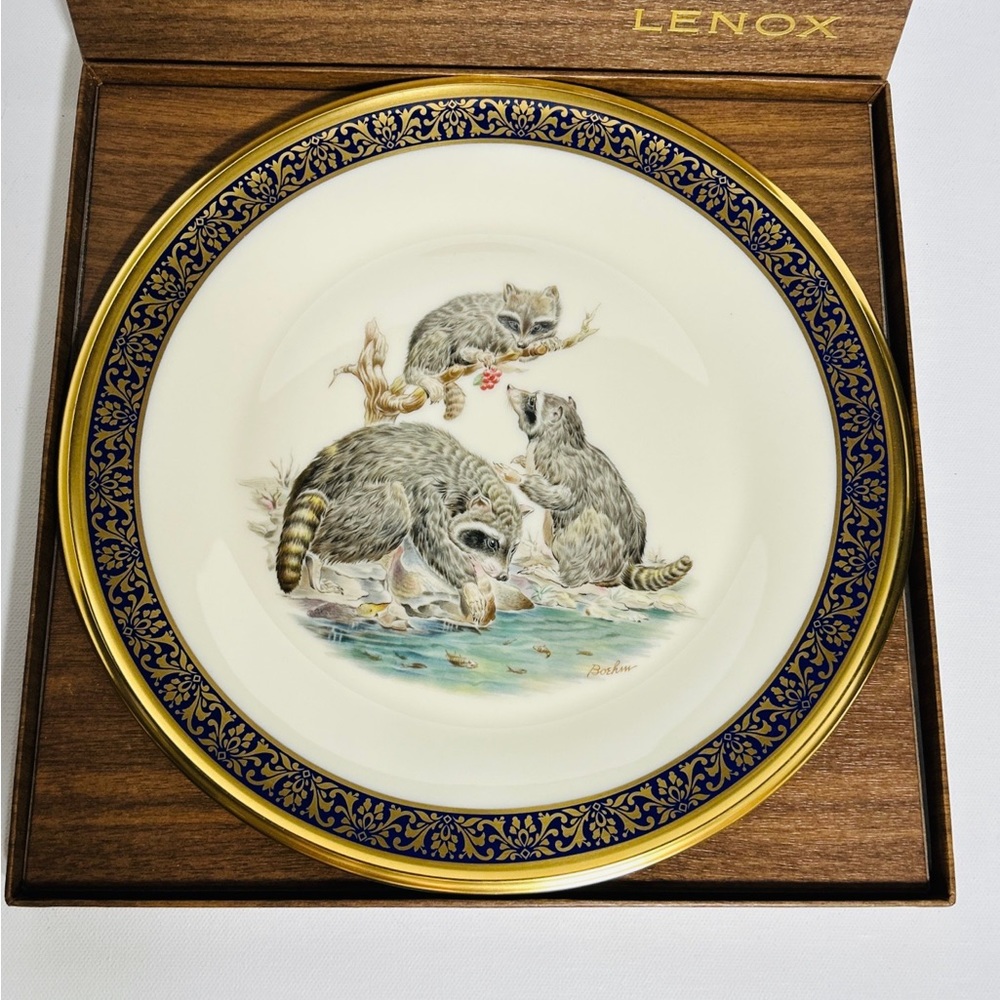 Lenox Limited Edition Woodland and Wildlife Raccoons 1973 Gold Collectors Plate - Picture 2 of 4